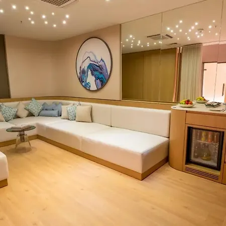 Mola Istanbul 4*